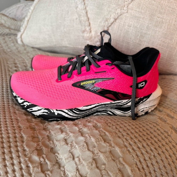 Brooks Shoes - Brooks